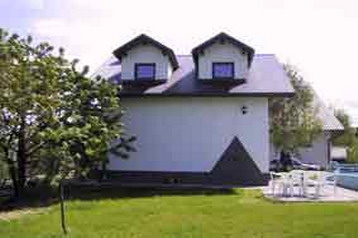 Polonia Privát Gdów, Esterno